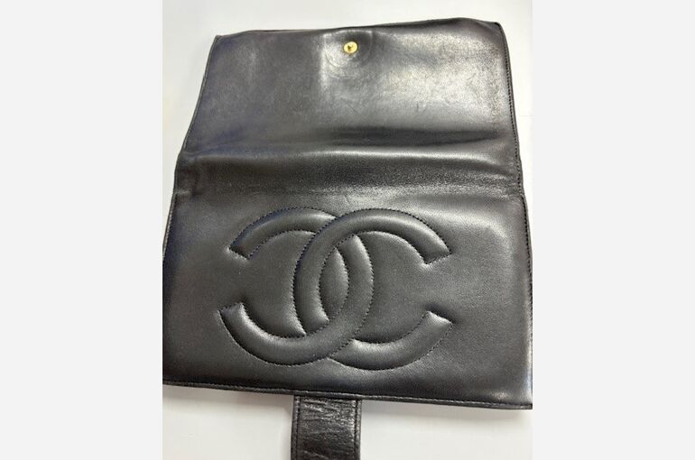 シャネル 財布 古い