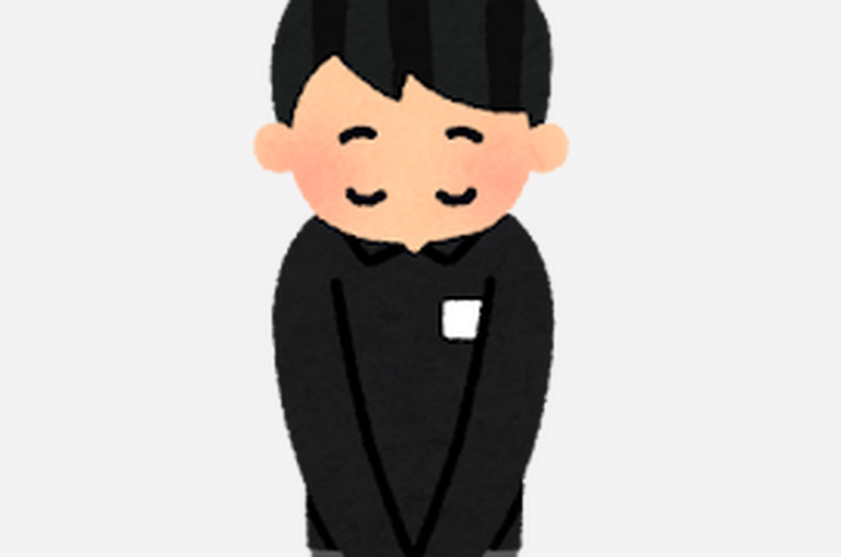 お辞儀をする黒いシャツの男性