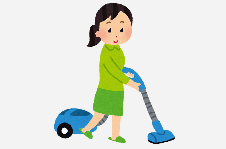 掃除をする女性